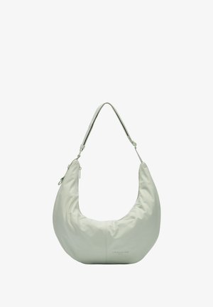 Sac hobo en cuir vert clair doux, avec une forme arrondie, une seule bandoulière et des coutures discrètes avec un logo de marque.