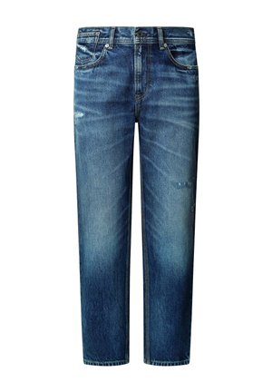 Jeans de denim azul para hombre con un ligero desgastado y pequeños detalles rasgados, que cuentan con bolsillos delanteros, presillas para el cinturón y un cierre de botón.