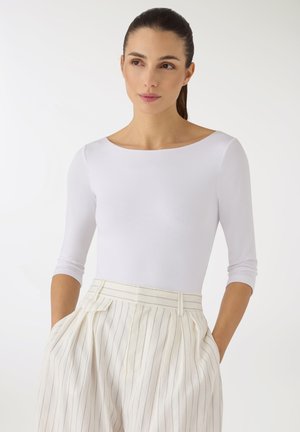 CON SCOLLO A BARCA - Maglietta a manica lunga - bianco ottico