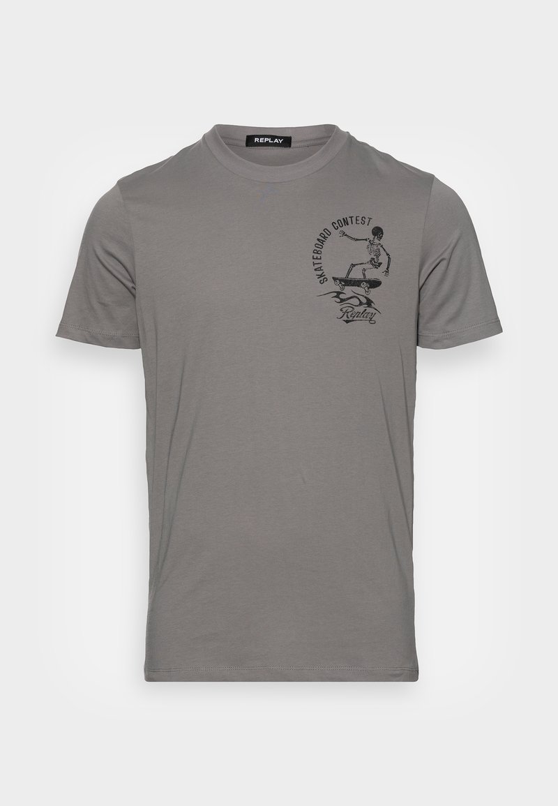 Šedé tričko s krátkým rukávem vyrobené z bavlny, se černou grafikou kostlivce na skateboardu na přední straně. Měkká textura a standardní střih.