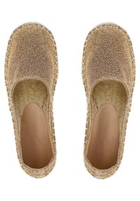 Espadrilles met een gouden textuur, slip-ons met een geweven stoffen bovenwerk, open zijkanten en een natuurlijke touwzool. Merken zijn op de binnenzool geperst.
