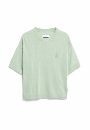 Hellgrüner, kurzärmeliger Strickpullover mit gerippten Bündchen und Saum, rundem Ausschnitt und kleinem, gesticktem Logo auf der linken Brust.