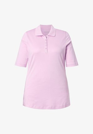 Polo rosa chiaro a maniche corte con colletto e fila di cinque bottoni, mostrata su sfondo bianco.