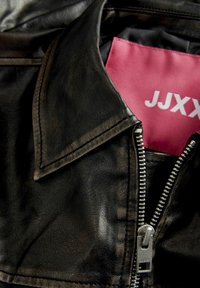 JJXX Kunstnahast jakk - black
