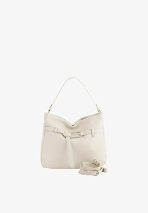 Cremefarbene Handtasche aus strukturiertem Leder mit einem oberen Griff, dekorativem Riemendetail und einem abnehmbaren, passenden Schulterriemen, der daneben aufgewickelt liegt.