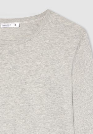 Maglietta a maniche lunghe grigio chiaro con scollo rotondo, realizzata in un morbido tessuto testurizzato. L'etichetta riporta "Terranova" con taglia "S."
