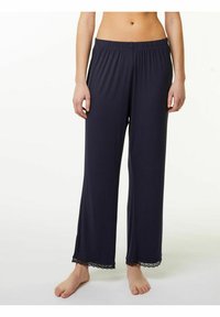 Marina blå pyjamasbyxor i mjukt material, med elastisk midja och spetsdetaljer vid fållen för extra stil.