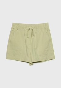 Shorts casuals de color verde claro con cinturilla elástica, cordón frontal y dos grandes bolsillos delanteros, colocados planos sobre un fondo blanco.