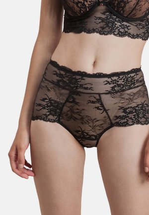 Bragas altas de encaje negro con un patrón floral, material transparente y cintura elástica para mayor comodidad y soporte.