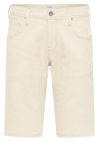 Shorts en denim beige avec une coupe droite, poches avant, fermeture à bouton métallique et passants de ceinture. Texture lisse avec un détail de couture subtil.