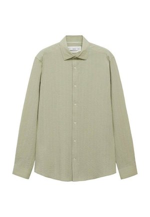 Camicia a maniche lunghe, di colore verde chiaro, con bottoni e un motivo testurizzato, colletto a punta e bottoni bianchi sulla parte anteriore.