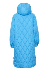Modrá prešívaná pufová bunda s kapucňou, s diamantovým vzorom, dlhými rukávmi a bočnými rozparkami na leme pre pohodlný pohyb.