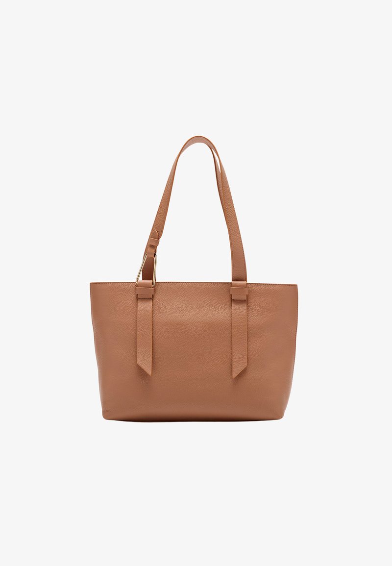 Brązowa skórzana torba na ramię z dwoma górnymi uchwytami, o teksturowanym wykończeniu i płaskim, prostokątnym kształcie. Widoczne szwy, bez dodatkowych akcentów.