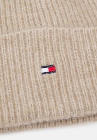 Tommy Hilfiger ESSENTIAL FLAG FUZZY   - Berretto - beige
