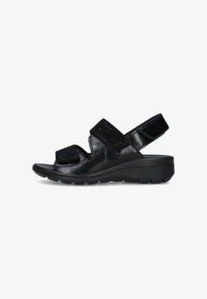 Sandalo in pelle nera con punta aperta, cinturini in velcro regolabili e suola imbottita progettata per il comfort e il supporto.
