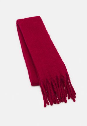 Écharpe en laine rouge foncé pliée avec de longues franges à une extrémité sur un fond blanc.