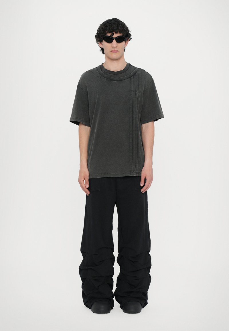 AVAVAV Tracksuit bottoms - black