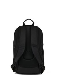 Zaino ergonomico nero con schienale in mesh imbottito, spallacci regolabili e cerniere, caratterizzato da una superficie liscia e un design minimalista.