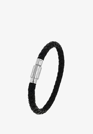 Bracciale in pelle intrecciata nera con chiusura in argento caratterizzata da dettagli incisi. Texture liscia e forma cilindrica.
