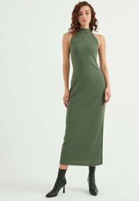 Herita HALTER NECK SLEEVELESS - Strickkleid - green