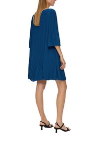 s.Oliver BLACK LABEL MIT PLISSEEFALTEN - Jurk - petrol