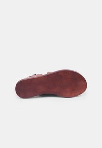 Bata Sandale s platformom - marrone