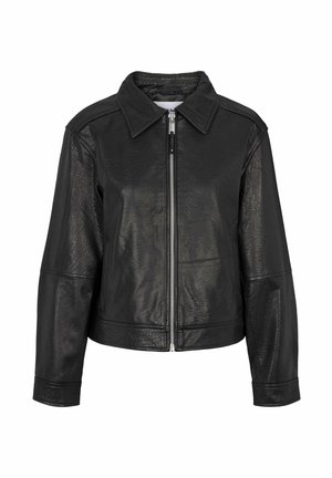 Mustast nahast jope kraega kaeluse, esiluku ja struktureeritud õlgadega. Omadusena on veidi tekstuuriga pind ja pikad varrukad.