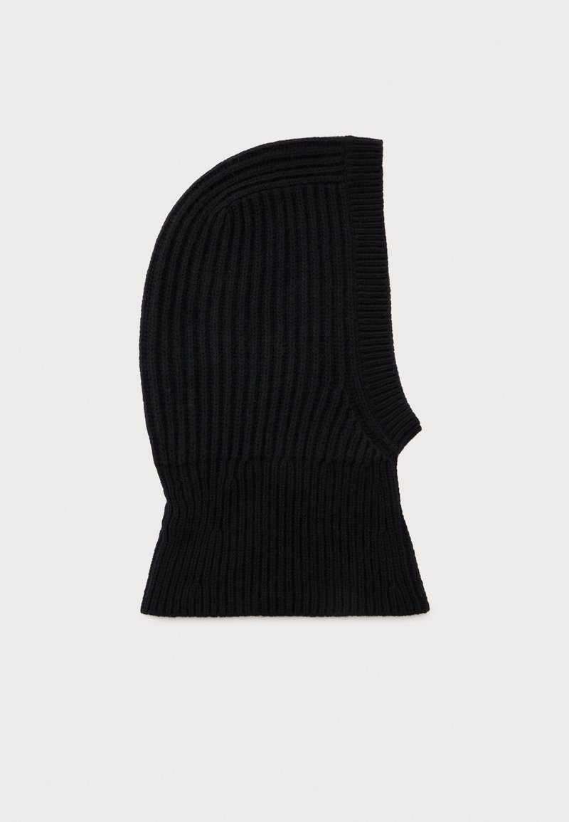Balaclava preta de malha canelada com design de rosto aberto, disposta de forma plana sobre um fundo branco.