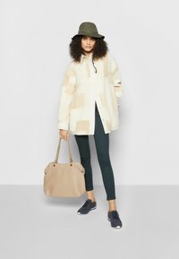 Marks & Spencer JEGGINGS - Calças de ganga de corte skinny - dark green