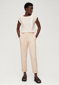 s.Oliver BLACK LABEL REGULAR - Chino - hellgelb