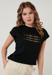 LELA REGULAR FIT - Apdrukāts T-krekls - black