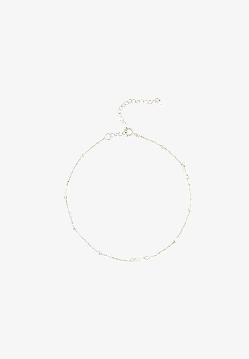 Sudraba ķēdes rokassprādze ar maziem apaļiem pērlēm un centrālo lielāku pērli, ar regulējamu aizdari un tīru, minimālistisku dizainu.