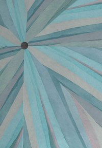 Papel decorativo en rayas azul claro y gris, dispuestas en un patrón radial, con un botón negro en el centro. Acabado suave y texturizado.