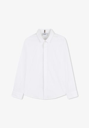 Camicia bianca a maniche lunghe in tessuto liscio, con colletto classico, bottoni frontali e polsini ripiegati; dettaglio discreto del marchio sopra il colletto.