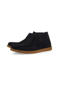 Botas de ante hasta el tobillo en azul marino, con un diseño cosido y punta redonda, suela de goma marrón y cierre de cordones.