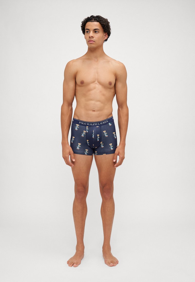 Boxer briefs azul marinho com um padrão brincalhão, tecido suave e um cós elástico com o logo "POLO RALPH LAUREN".