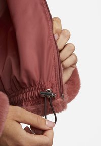 Nike Sportswear ICON CLASH - Ziemas jaka - canyon rust white