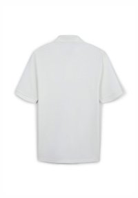 Weißes Poloshirt aus strukturiertem Stoff, mit kurzen Ärmeln und klassischem Kragen. Die Rückansicht zeigt minimale Details und einen sauberen Abschluss.