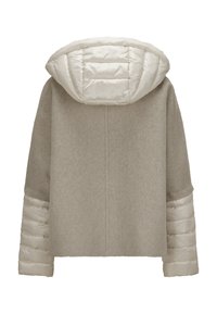 Gekürzte Jacke mit einem leicht beigen, wollenen Körper und glänzenden, gesteppten elfenbeinfarbenen Ärmeln und Kapuze. Verfügt über minimale Nähte und eine entspannte Silhouette.