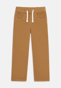 Pantalones marrones para niños con cintura elástica y cordón blanco, que cuentan con bolsillos delanteros y piernas rectas.