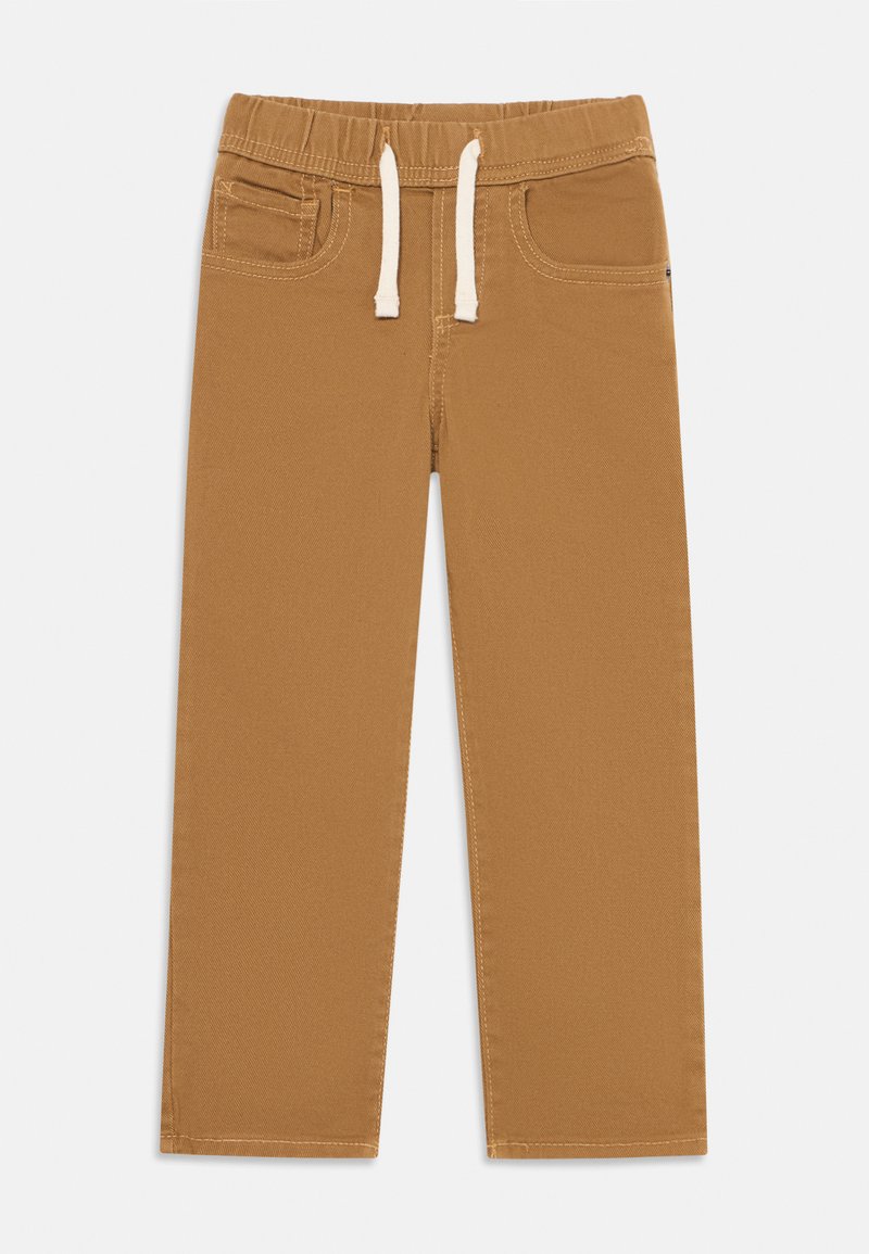 Pantalones marrones para niños con cintura elástica y cordón blanco, que cuentan con bolsillos delanteros y piernas rectas.