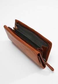 Spikes & Sparrow Wallet - brown