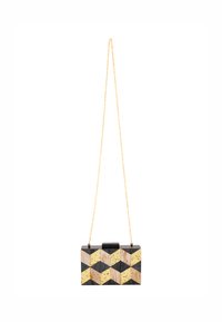 Borsa a tracolla geometrica con sezioni nere, beige e oro, dotata di una tracolla a catena. Design rigido con finitura lucida e chiusura a scatto.