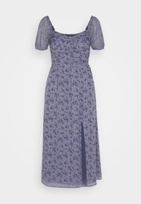 Fialové květinové šaty s nafouknutými rukávy a smockovaným trupem. Mají rozdělenou sukni a lehkou, texturovanou látku.