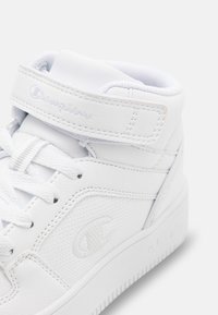Champion RD18 2.0 MID B PS UNISEX - Basketsko - all white