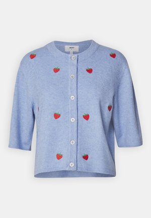 Heleheline kardigan lühikeste varrukatega, nööbiga kinnitamine ja maasika tikandid hajutatud esiosas. Pehme kudumine.