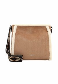 Borsa a spalla in suede marrone con rifiniture in pelliccia sintetica color crema. Presenta una tracolla intrecciata con motivo e un piccolo logo argento sul davanti.