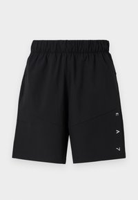 Pantaloni sportivi neri con vita elasticizzata, dotati di tasche laterali e un elemento di design diagonale con le lettere "EA7" in bianco.