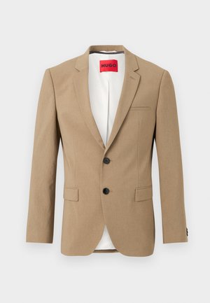 Beige herreblazer med to knapper, hakkede slag, brystlomme med åpning, sidelommer med klaff og hvit innerfôr med rød HUGO-etikett.