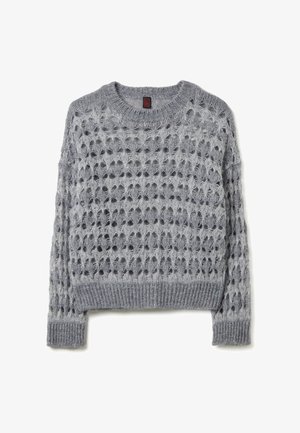 Maglione grigio chiaro lavorato a maglia con un design a trama aperta, scollatura tonda, polsini e orlo a costine. Finitura testurizzata con una vestibilità ampia.